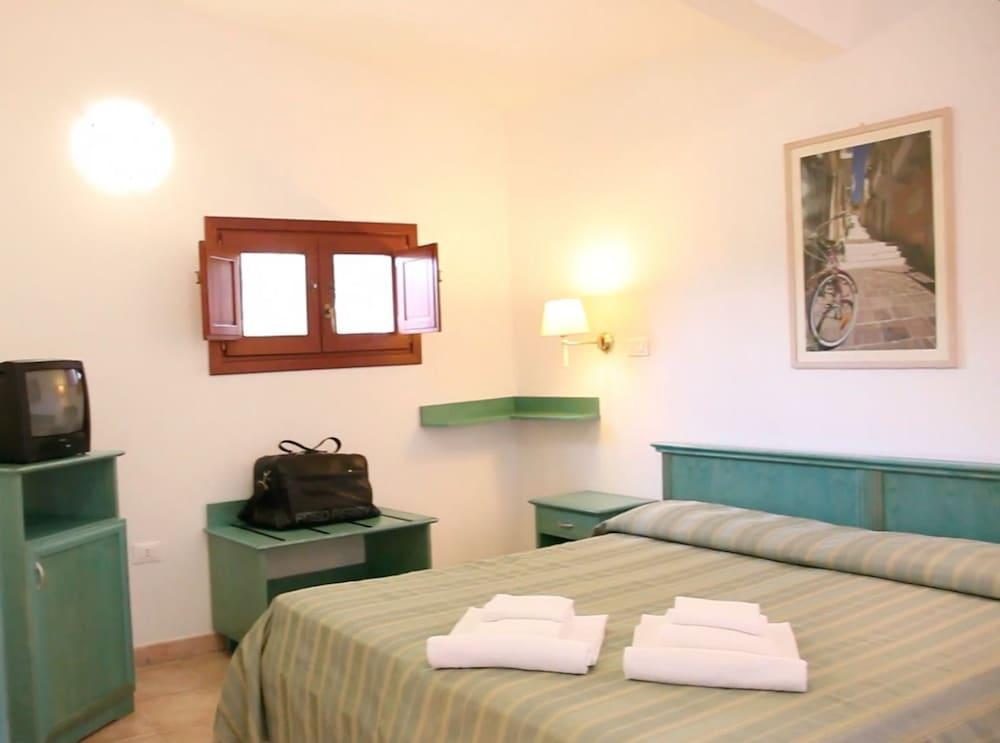 Hotel Mezzaluna Carloforte  Extérieur photo